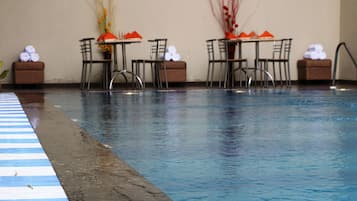 Outdoor pool, open 6:30 AM to 7:30 PM, pool loungers