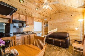 Cottage, 1 Bedroom (Side Entry, No Pets, Linens Available) | Shared kitchen