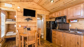 Cottage, 1 Bedroom (Side Entry, No Pets, Linens Available) | Living area