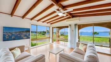 Casa | Roupas de cama premium, escrivaninha, berços grátis, berço de viagem