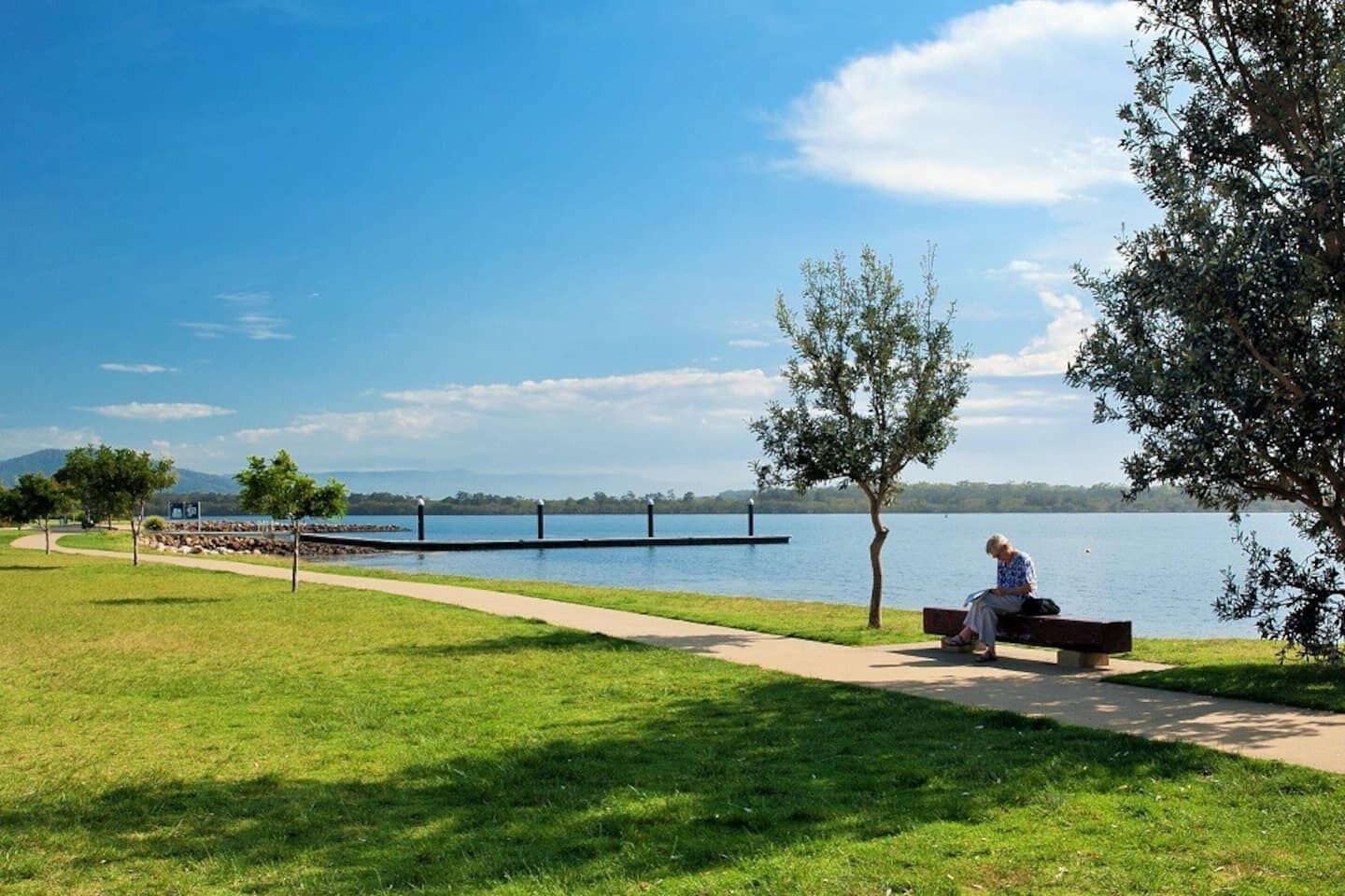 ビーチ、カヤッ ク、モーターボート、釣り