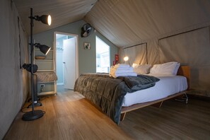 Premium bedding, desk, free cots/infant beds, travel cot - South Coast Retreat (Greenwell Point)