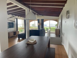 Hus | Sengetøy av topp kvalitet, skrivebord og barnesenger (inkludert)