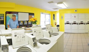 Laundry room - Crystal Isles RV Resort (Crystal River)