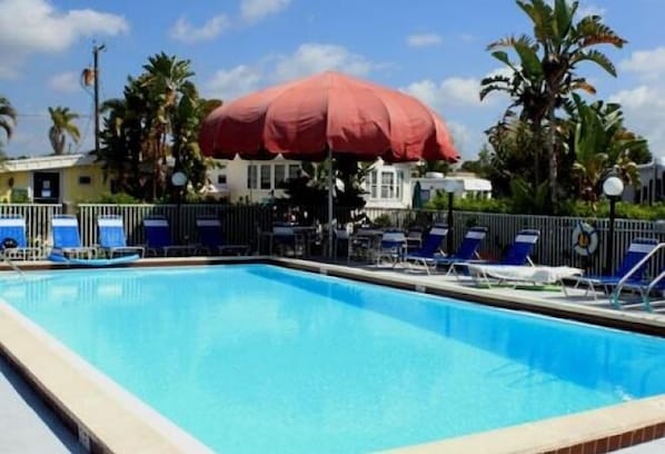 Kolam renang terbuka