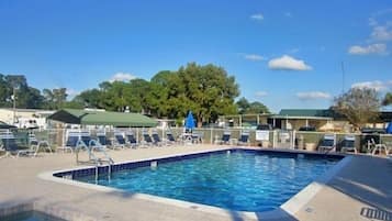 Kolam renang outdoor