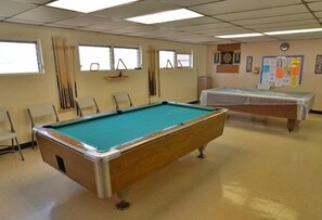 Game room - Harbor Lakes RV Resort (Port Charlotte)