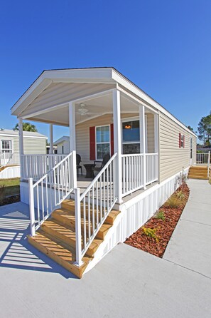 Vista frontal de la propiedad