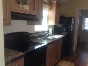 Chaumière, 2 chambres, non-fumeur, cuisine (Linens Included, No Pets Allowed) | Cuisinette privée