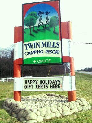 Exterior detail - Twin Mills RV Resort (Howe)