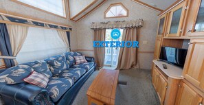 Casa de campo, 1 habitación, para no fumadores (No Pets, Linens not Available) | Sala de estar | Televisión de 40 pulgadas con canales digitales