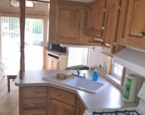 Cottage, 1 Bedroom, Non Smoking (No Pets, Linens not Available) | Shared kitchen