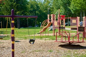 Children's play area - outdoor - Patten Pond Camping Resort (Ellsworth)