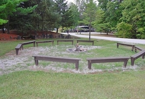 BBQ/picnic area - St Clair RV Resort (St. Clair)