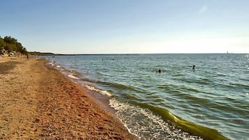 Na praia, prática de pesca