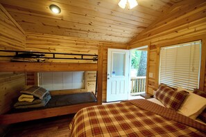 Deluxe Cabin (No Pets, Linens Included)