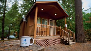 Deluxe Cabin (No Pets, Linens Included) | Terrace/patio