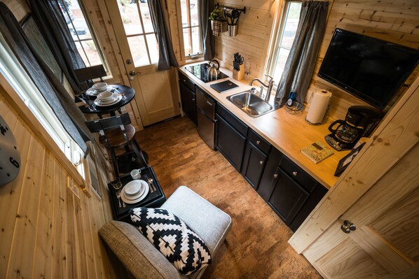 House, 1 Bedroom (No Pets, Tiny House, Linens Included) | Private kitchenette | Coffee/tea maker, dining tables