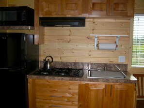 Private kitchen - Pacific City RV & Camping Resort (Cloverdale)
