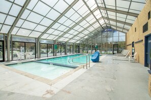 Indoor pool - Seaside RV Resort (Seaside)