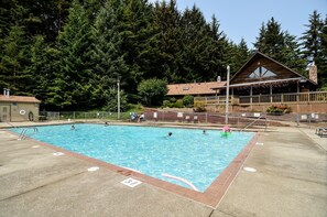 Seasonal outdoor pool - South Jetty RV & Camping Resort (Florence)