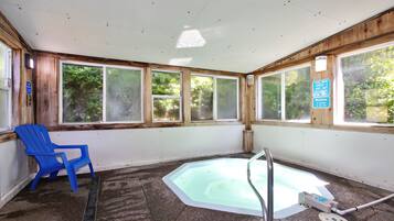Indoor spa tub