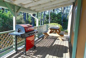 Cottage, 2 Bedrooms, Non Smoking, Kitchen (Garden Home, Linens Included) | Terrace/patio - Whaler's Rest RV & Camping Resort (South Beach)