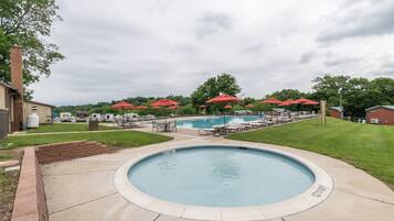 Piscina interna, piscina externa