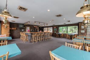 Restaurant - Circle M RV & Camping Resort - Caravan Park (Lancaster)