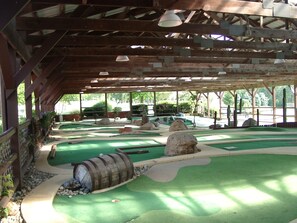 Mini-golf - Circle M RV & Camping Resort - Caravan Park (Lancaster)
