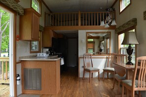 Kır Evi, Birden Çok Yatak, Sigara İçilmez, Mutfak (No Pets Permitted, Linens Not Provide) | Odada yemek servisi