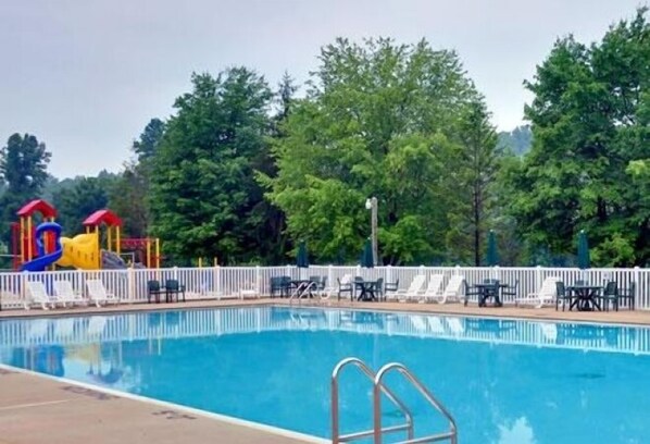 حمّام سباحة خارجي