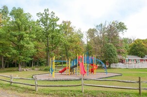 Área de juegos infantiles al aire libre