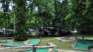 Mini-golf