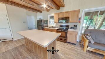 Cabin, 3 Bedrooms, Non Smoking, Kitchen (Linens Not Provided, 2 floors) | Private kitchen | Fridge, microwave, stovetop, toaster