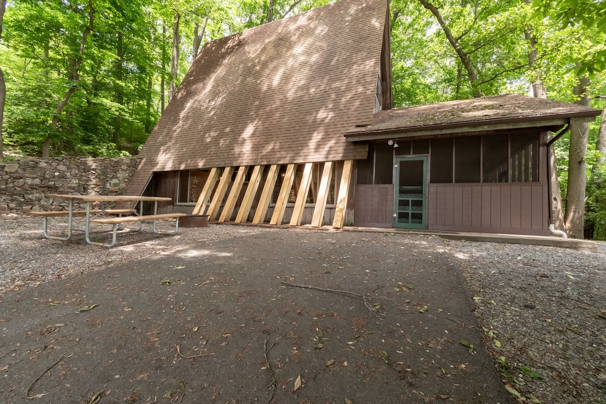 Cabin, 3 Bedrooms, Non Smoking, Kitchen (Linens Not Provided, 2 floors) | 1 bedroom