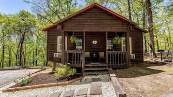 Cabin, 2 Bedrooms, Non Smoking (No Pets, Linens Included)