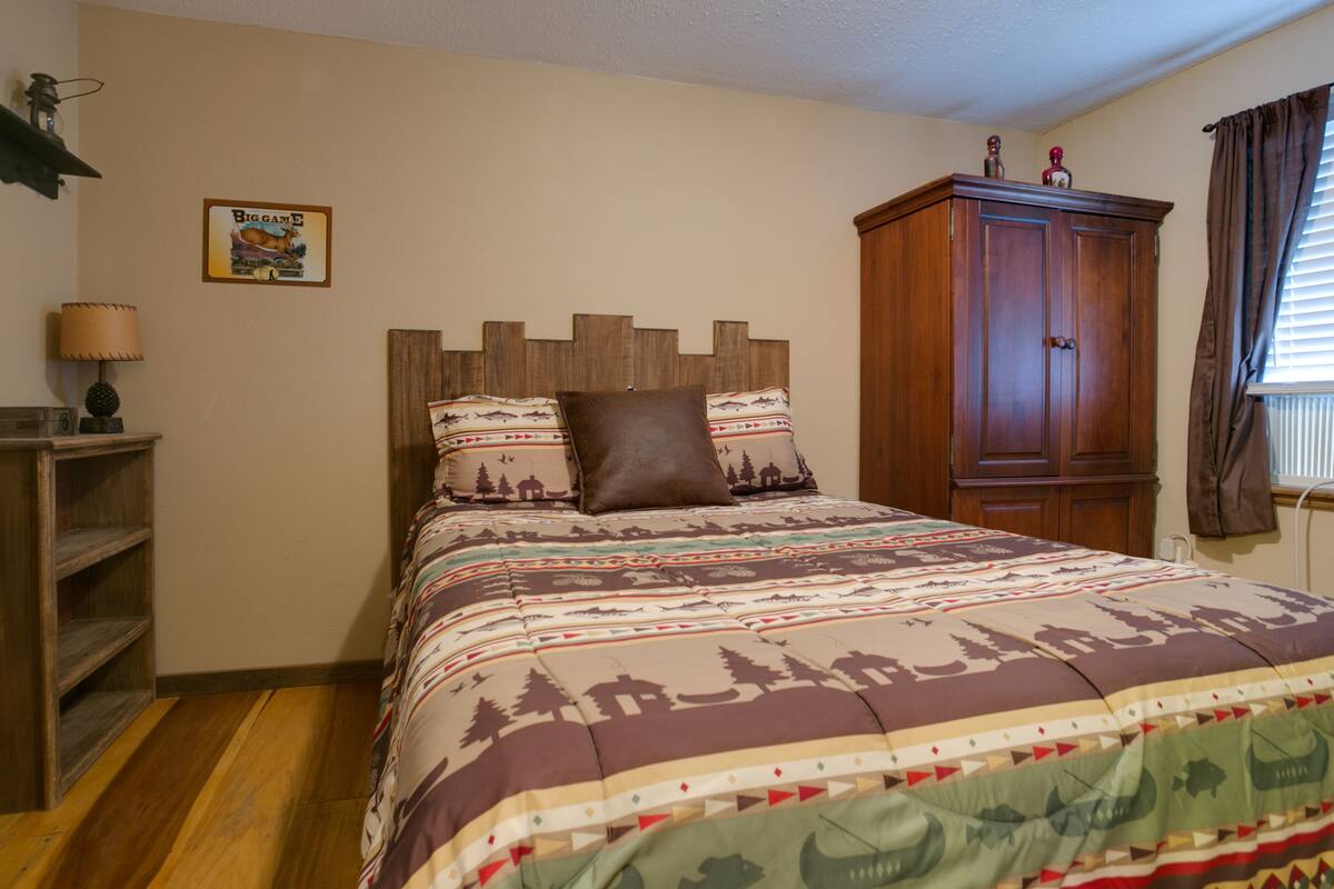 尊荣小屋, 2 张双人床, 无烟房, 厨房 (Linens Included, No Pets Allowed) | 收费 WiFi