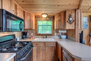 Cottage, Multiple Beds, Non Smoking, Kitchen (Linens Included, No Pets Allowed ) | Private kitchen