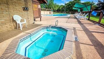 2 outdoor pools