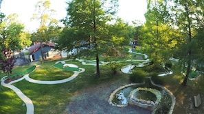 Mini-golf - Williamsburg RV & Camping Resort (Williamsburg)