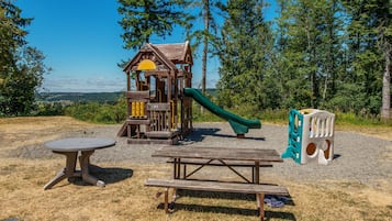 Children’s play area – outdoor