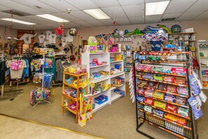 Gift shop - Chehalis RV & Camping Resort (Chehalis)