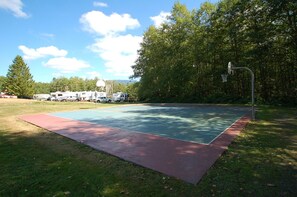 Sport court - Mount Vernon RV Campground (Bow)