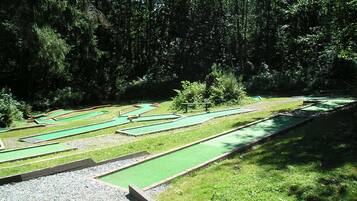 Mini-golf