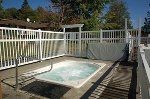 مغطس سبا خارجي