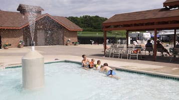 2 outdoor pools