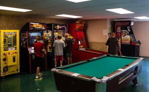 Games room - Plymouth Rock Camping Resort (Plymouth)