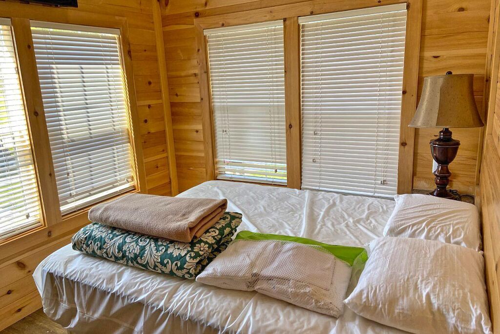 Cabin, 2 Bedrooms (Park Model, Linens Included) 