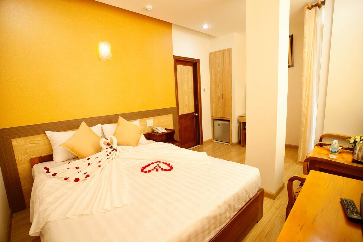 Deluxe Double Room, Balcony | Minibar, in-room safe, blackout drapes, WiFi (free)